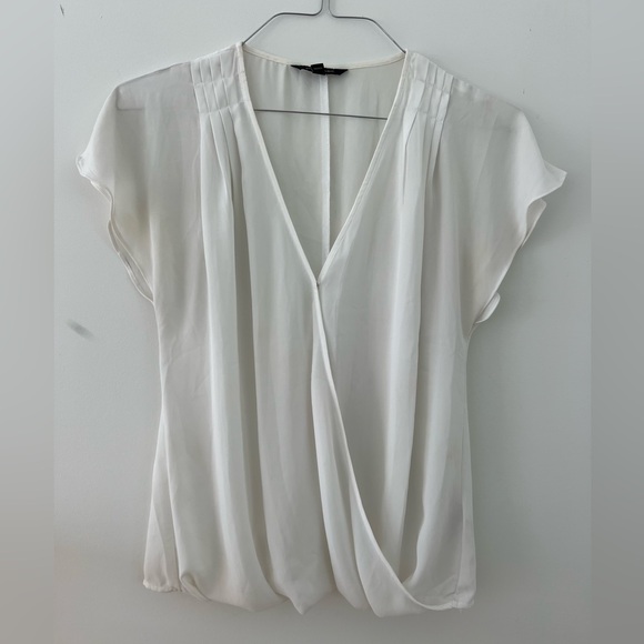 Banana Republic white sheer flowy short sleeve work blouse size medium - Picture 1 of 3